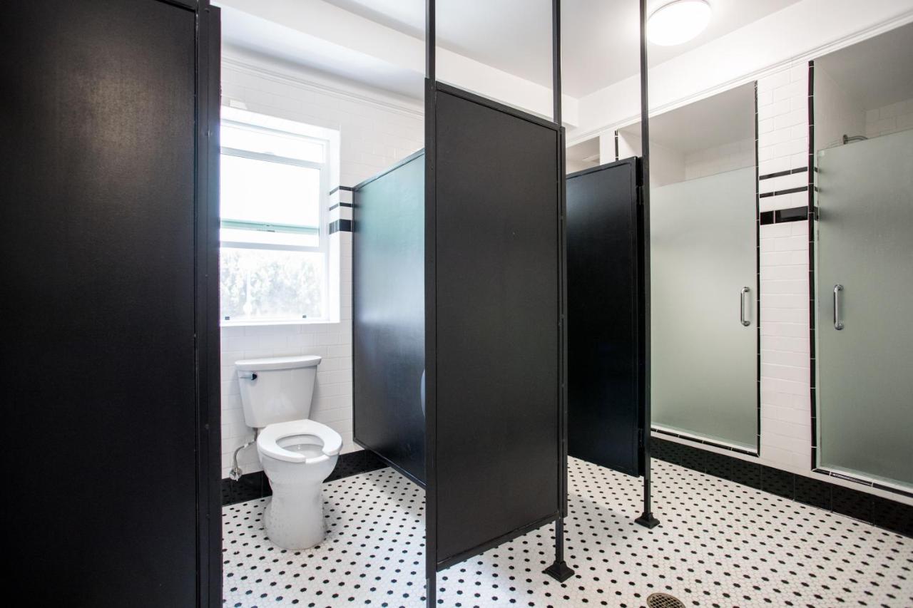 King Suite with Shared Bath at AMERICAN HOTEL LOS ANGELES