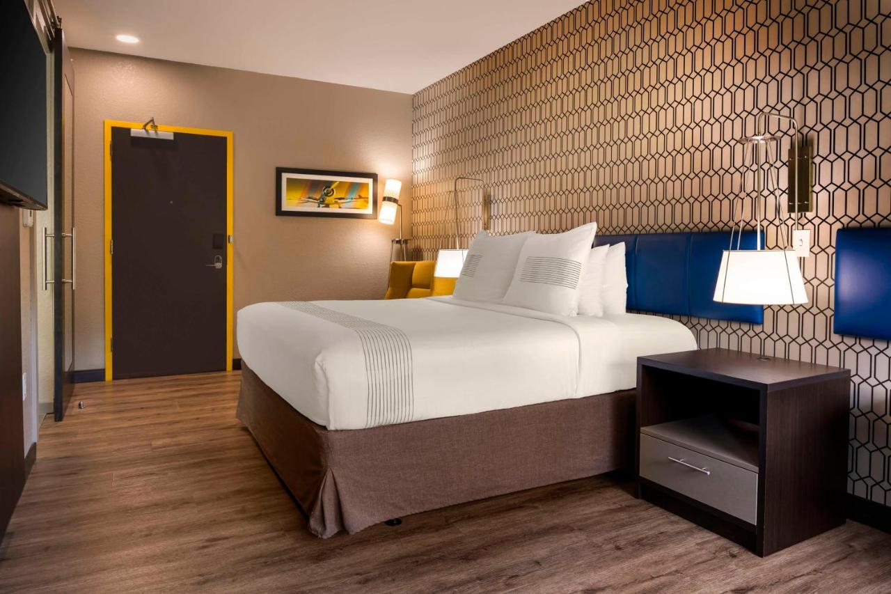 | GLō Best Western Asheville Tunnel Road