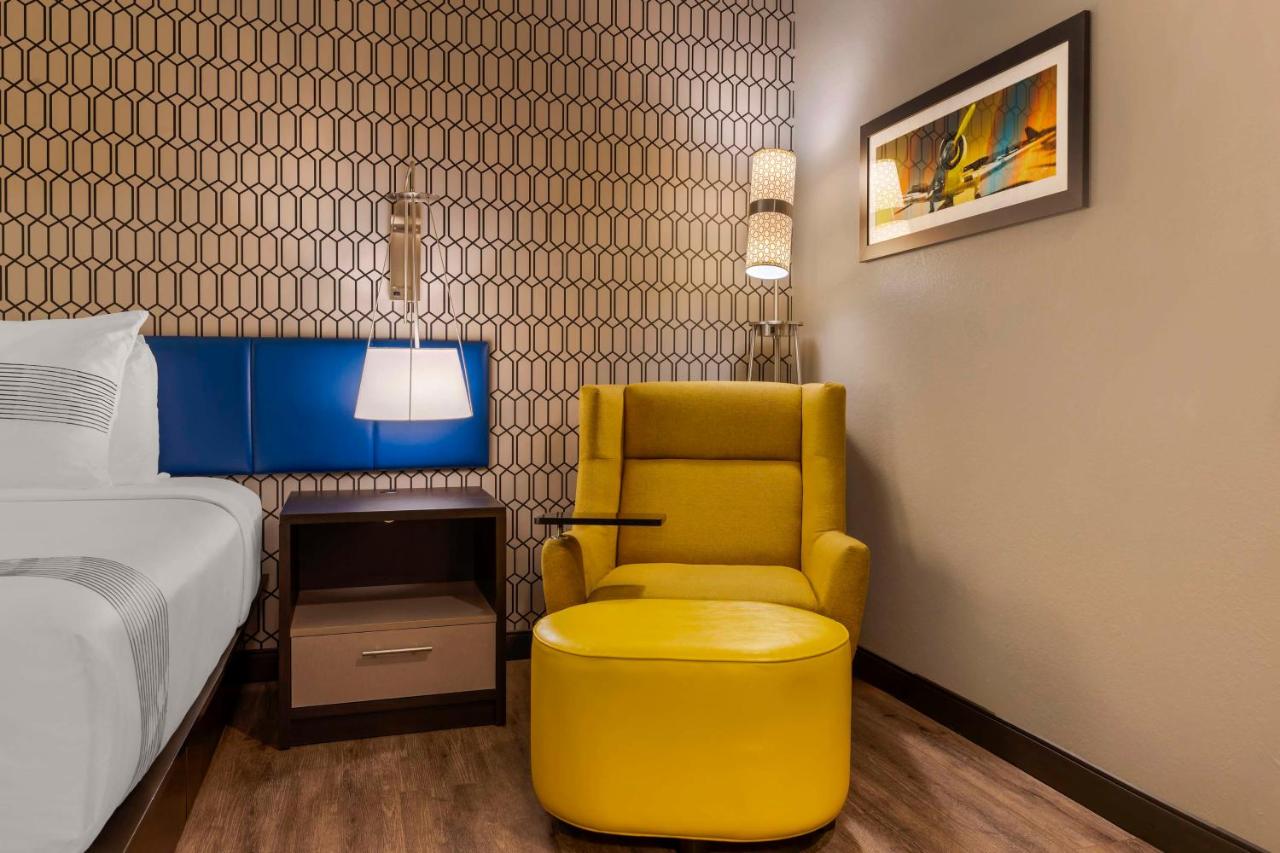 | GLō Best Western Asheville Tunnel Road