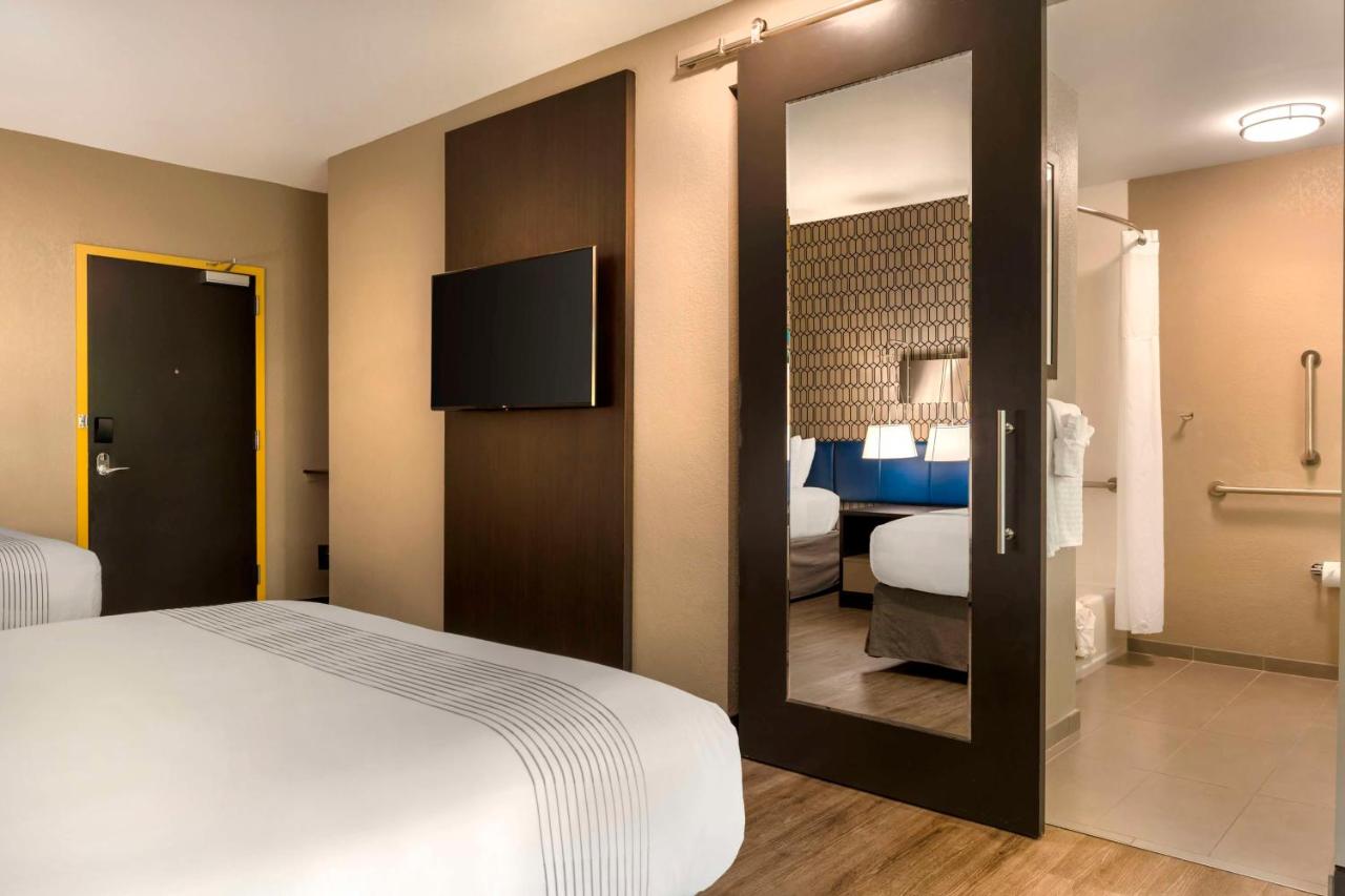 | GLō Best Western Asheville Tunnel Road