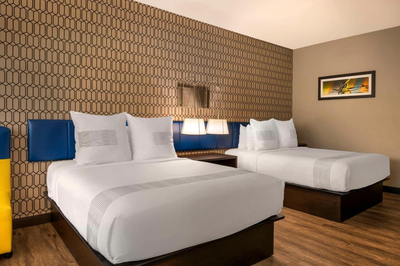 | GLō Best Western Asheville Tunnel Road