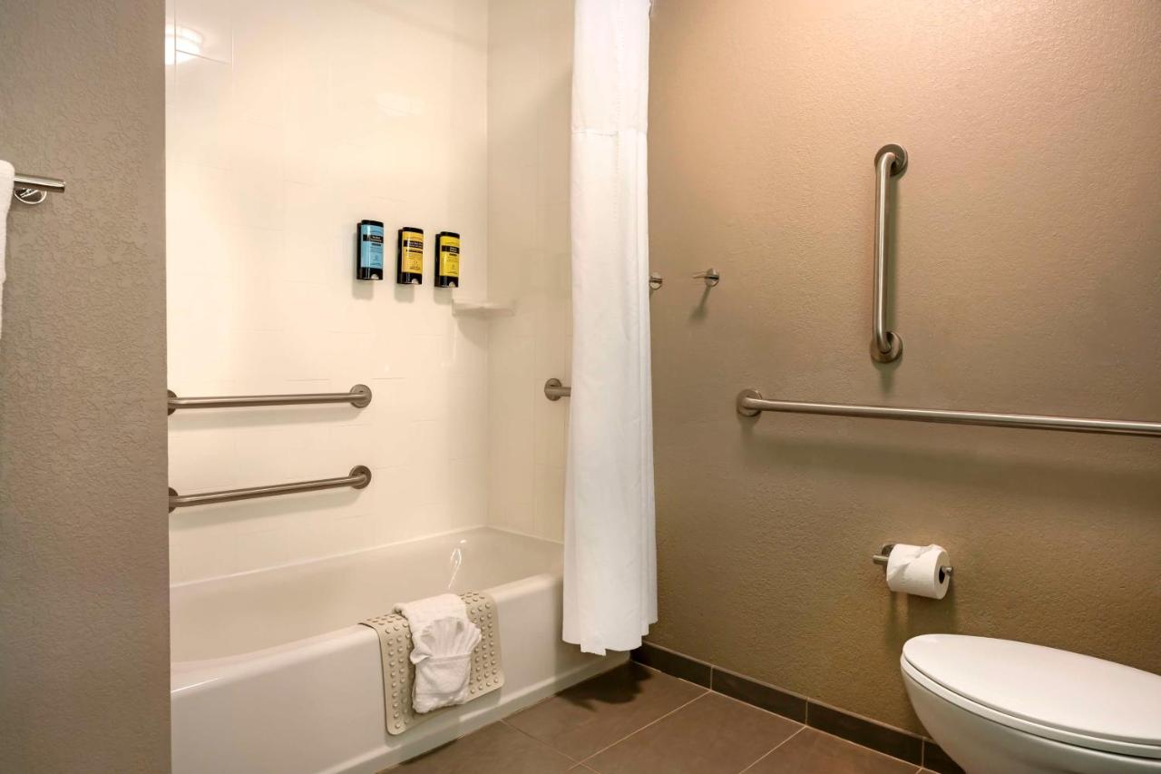 | GLō Best Western Asheville Tunnel Road