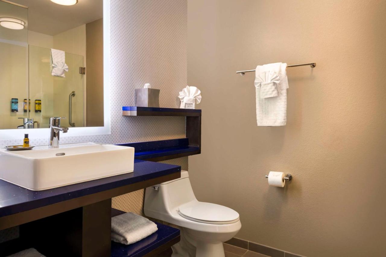 | GLō Best Western Asheville Tunnel Road