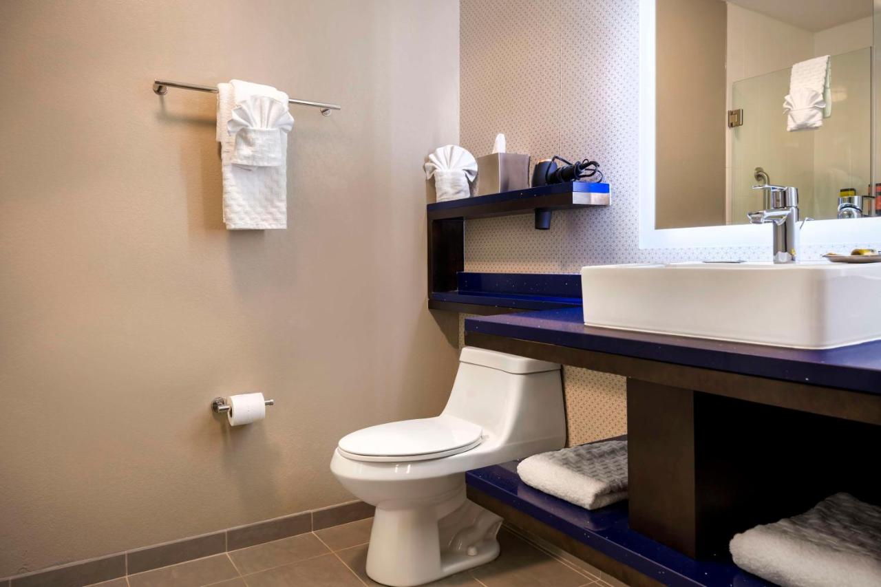 | GLō Best Western Asheville Tunnel Road