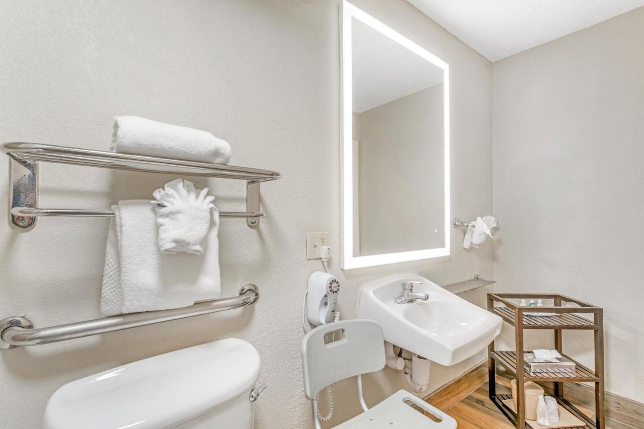 King Room - Accessible/Non-Smoking at Quality Inn Daytona Speedway I-95