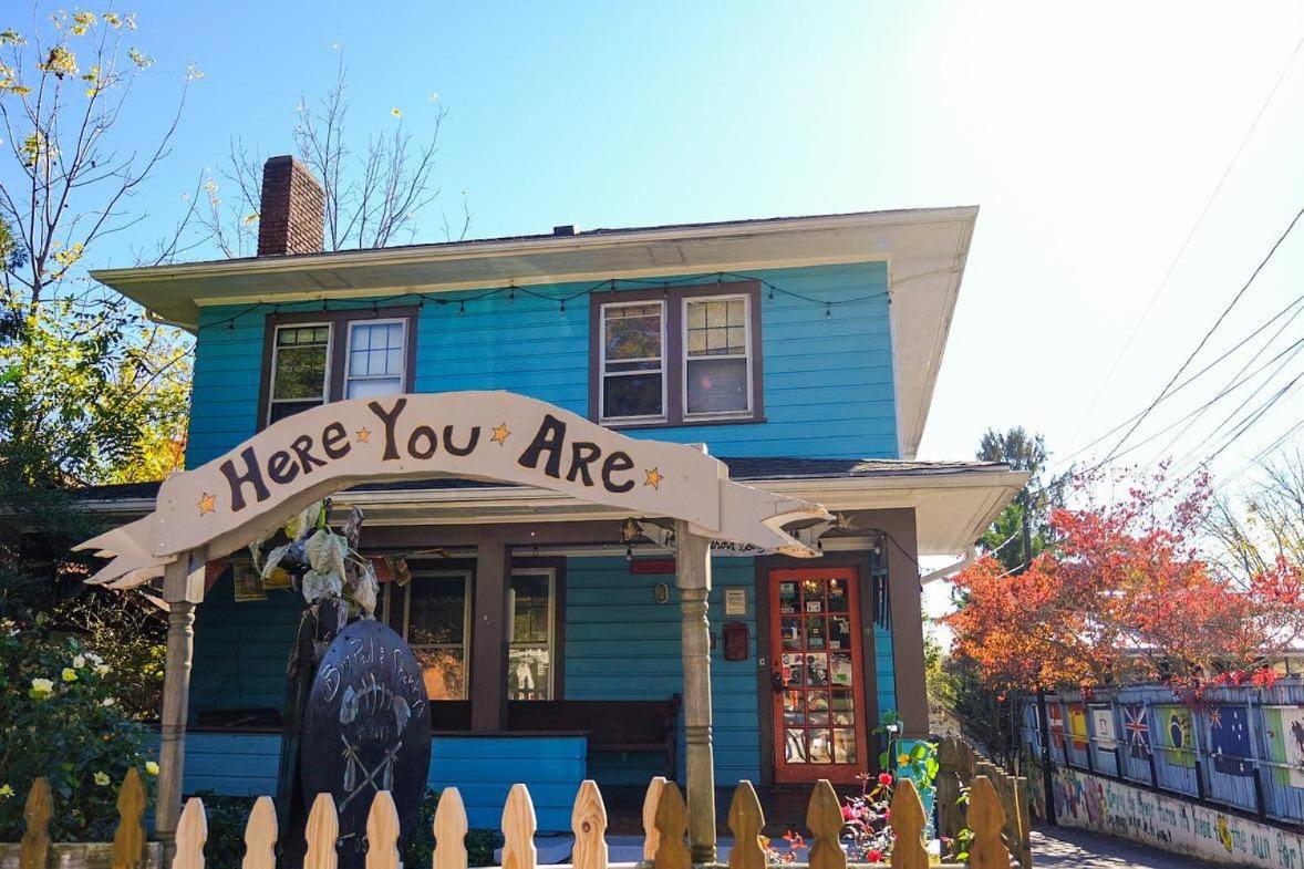  | Bon Paul & Sharky's Hostel