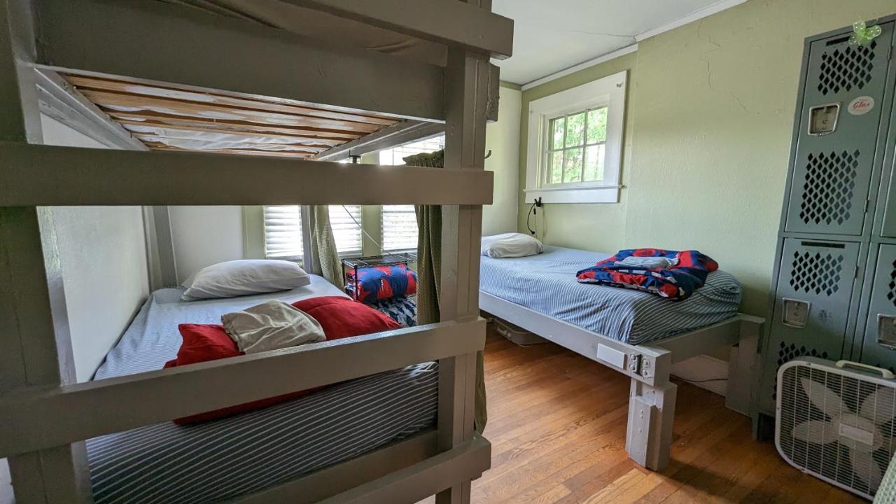  | Bon Paul & Sharky's Hostel