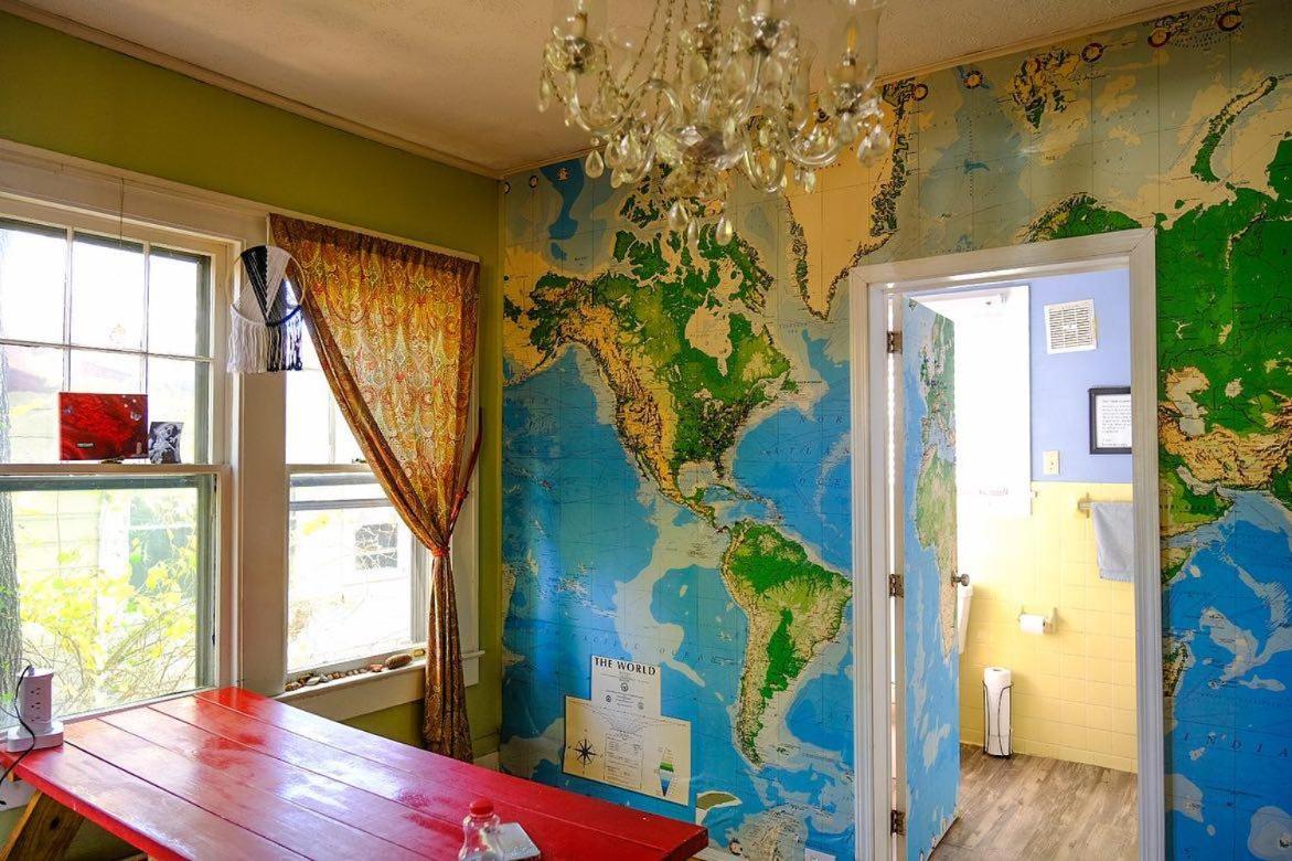  | Bon Paul & Sharky's Hostel