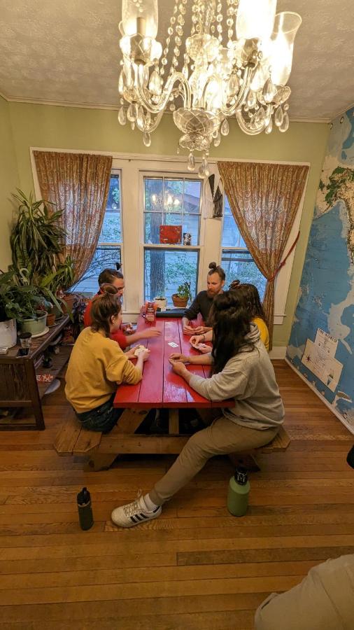  | Bon Paul & Sharky's Hostel