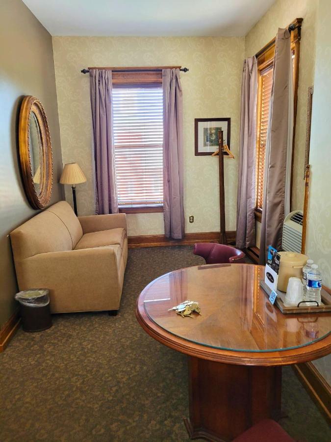 | Altland House Inn & Suites