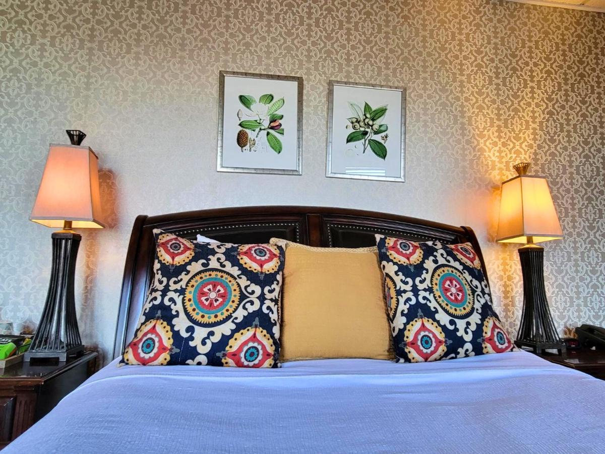 | Altland House Inn & Suites