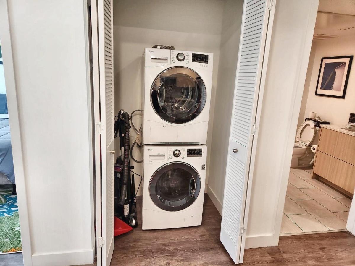 One-Bedroom Apartment at GORGEOUS Hollywood living los Angeles's best location
