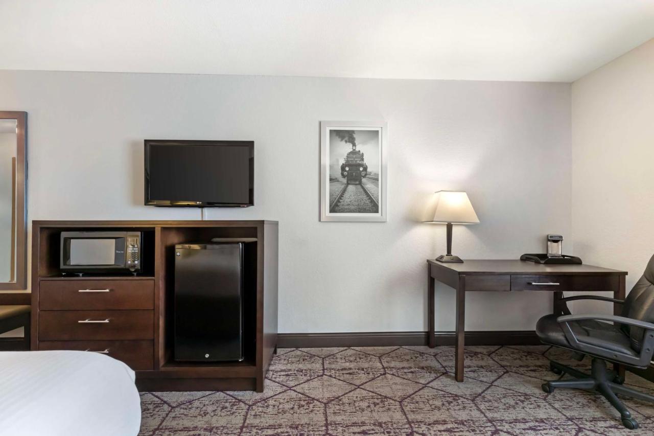  | Best Western Plus Longbranch Hotel & Convention Center