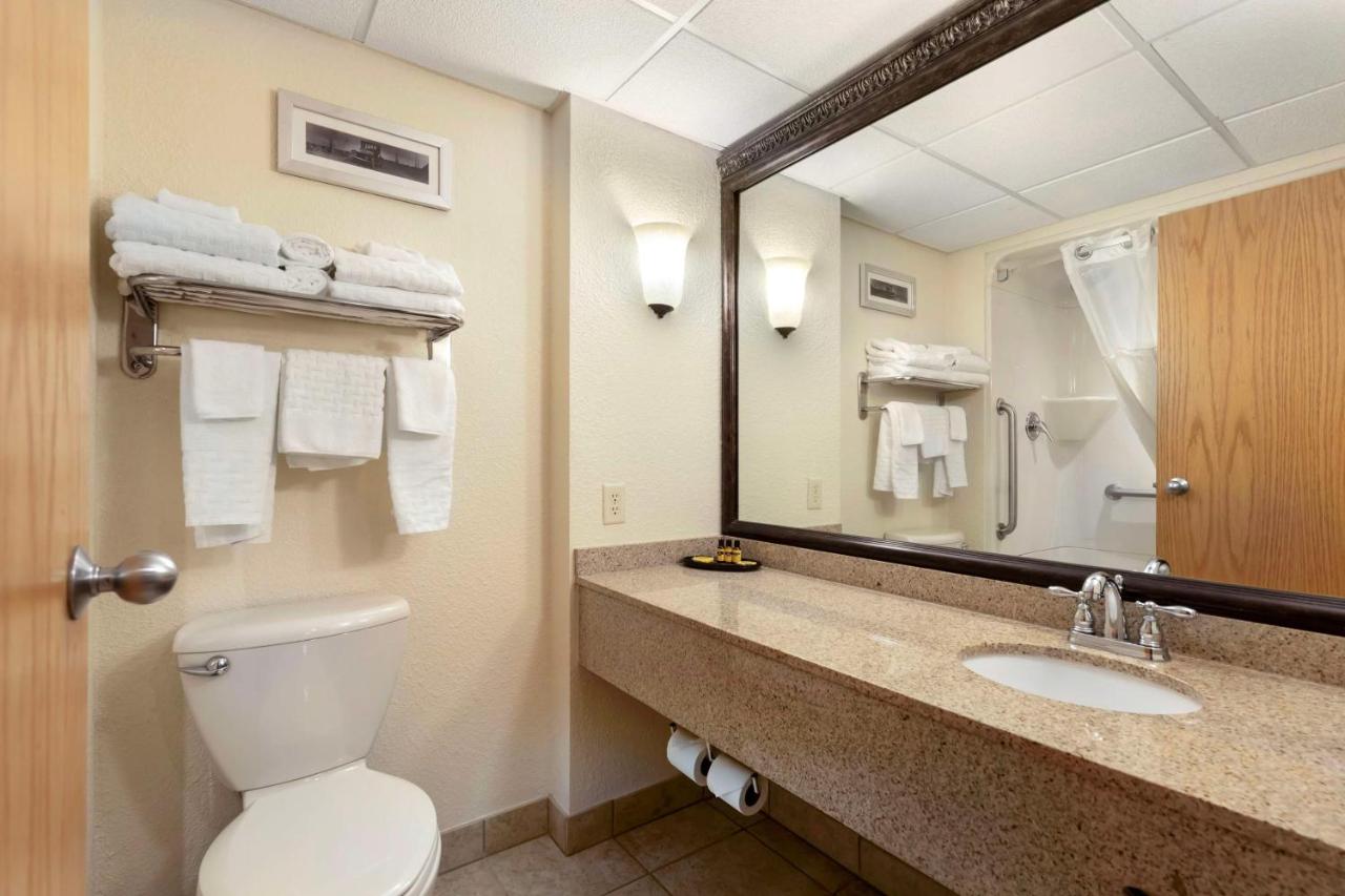  | Best Western Plus Longbranch Hotel & Convention Center
