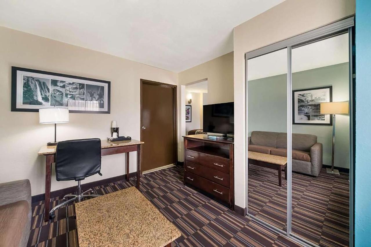 | Best Western Plus Elizabeth City Inn & Suites
