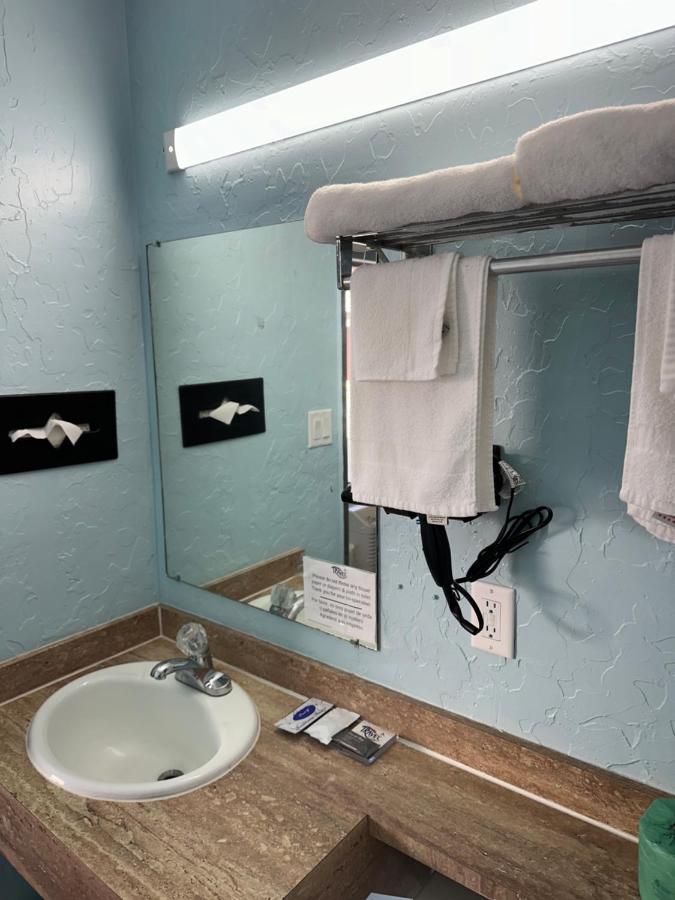 Standard King Room at Travel Inn & Suites