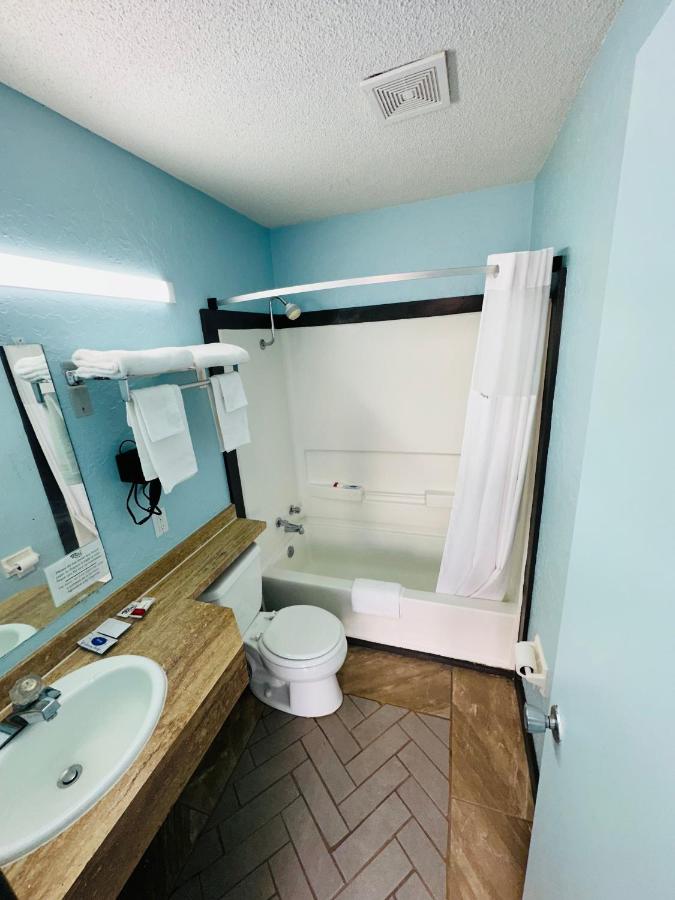 Standard Queen Room at Travel Inn & Suites