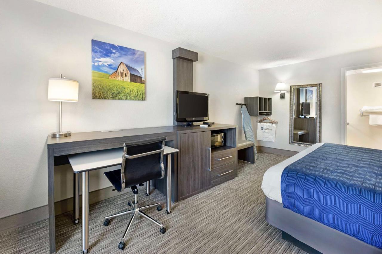 King Room - Disability Access/Non-Smoking at Best Western Dickson