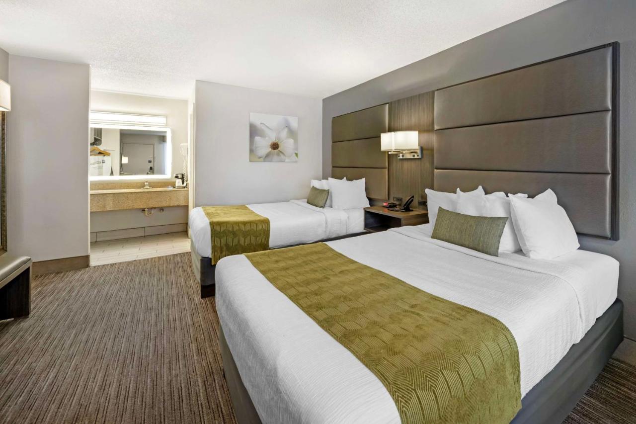 Queen Room with Two Queen Beds - Non-Smoking at Best Western Dickson