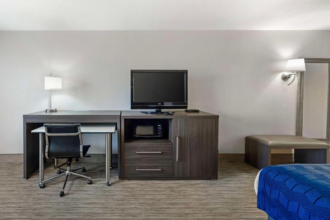 King Room - Non-Smoking at Best Western Dickson