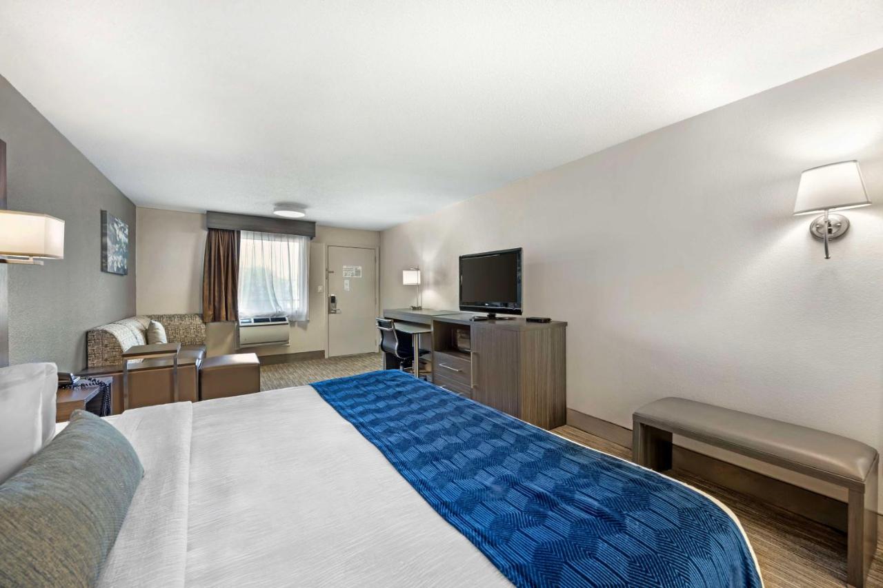 King Room - Non-Smoking at Best Western Dickson