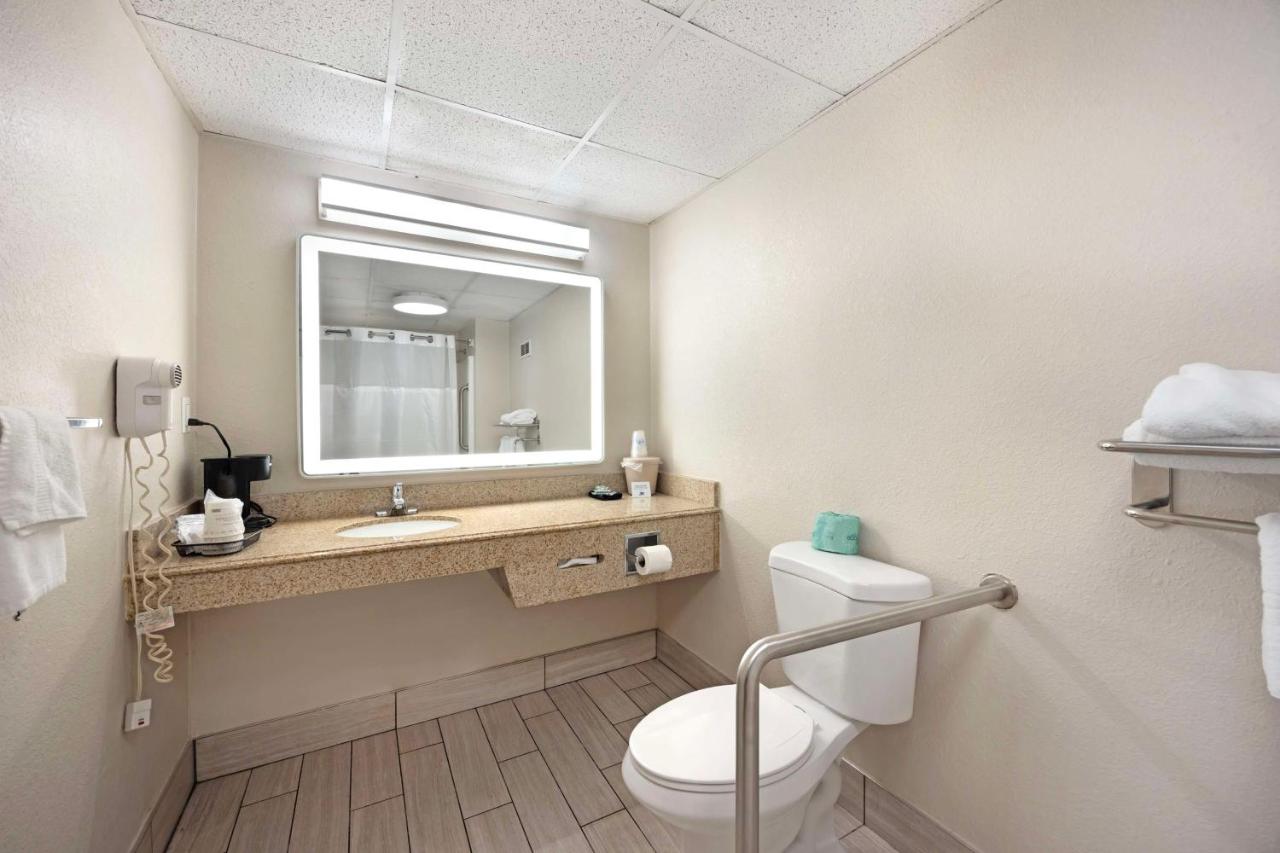 King Room - Disability Access/Non-Smoking at Best Western Dickson