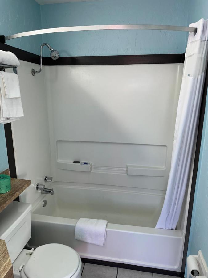 Standard King Room at Travel Inn & Suites