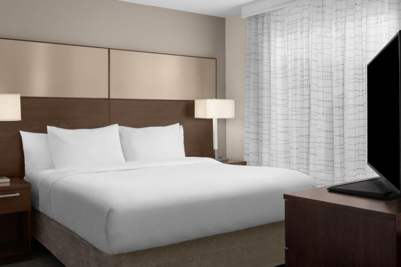 King Room with Sofa Bed at Residence Inn By Marriott Santa Clarita Valencia