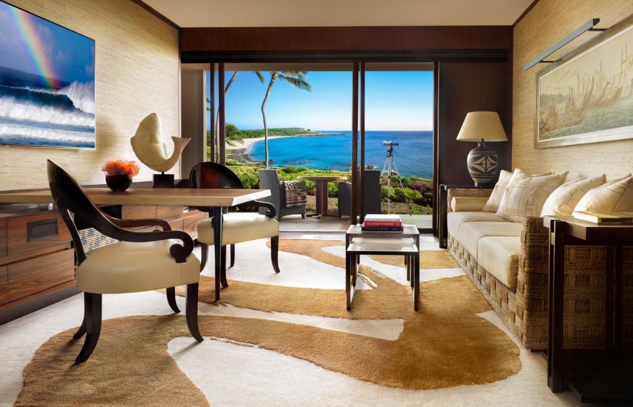 Four Seasons Ocean Front Studio Suite with King Bed at Four Seasons Resort Lanai