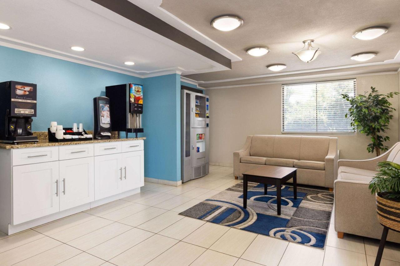 | OYO Hotel Indianapolis International Airport
