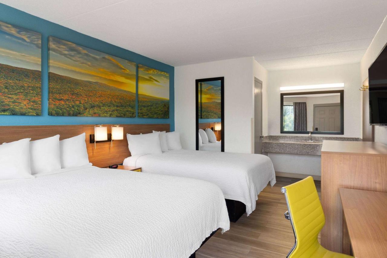 | OYO Hotel Indianapolis International Airport