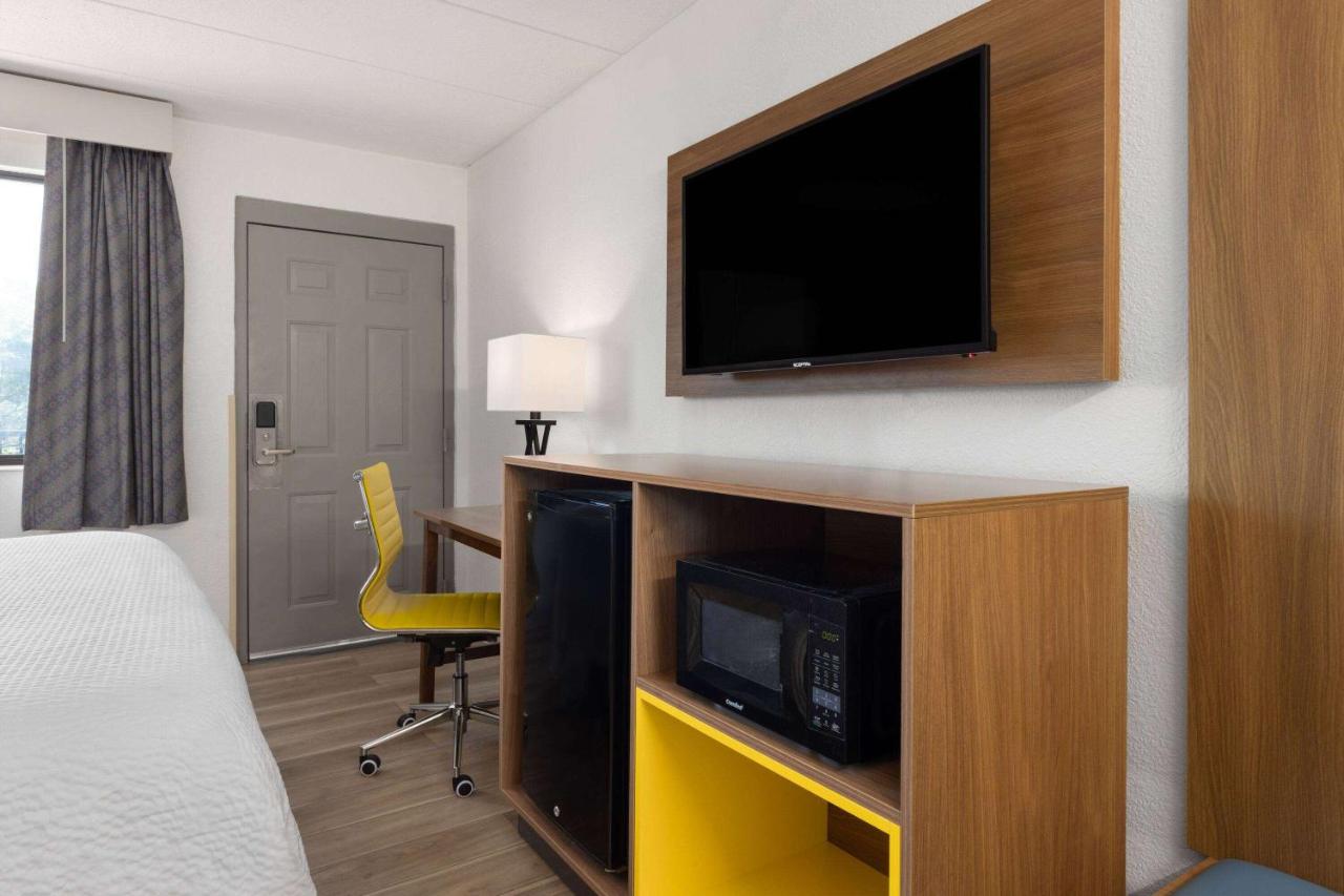 | OYO Hotel Indianapolis International Airport