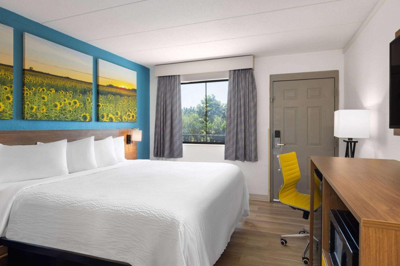 | OYO Hotel Indianapolis International Airport