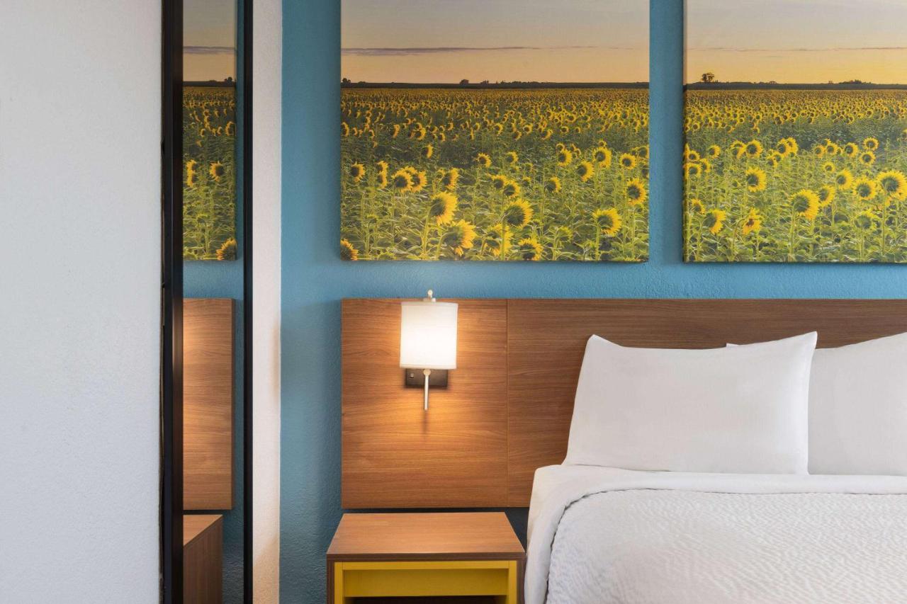 | OYO Hotel Indianapolis International Airport