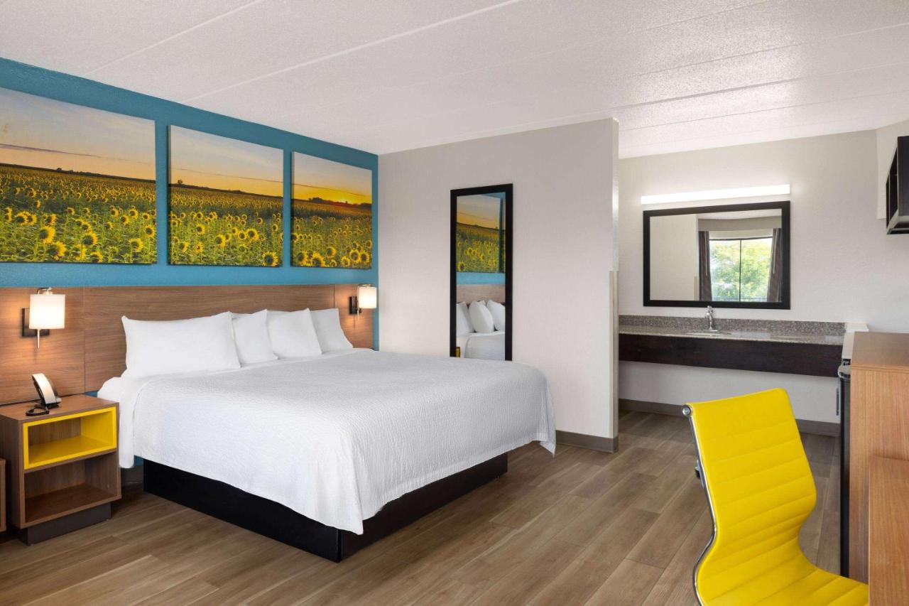 | OYO Hotel Indianapolis International Airport