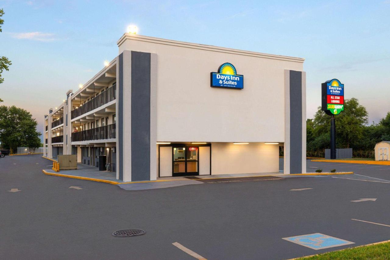 | OYO Hotel Indianapolis International Airport
