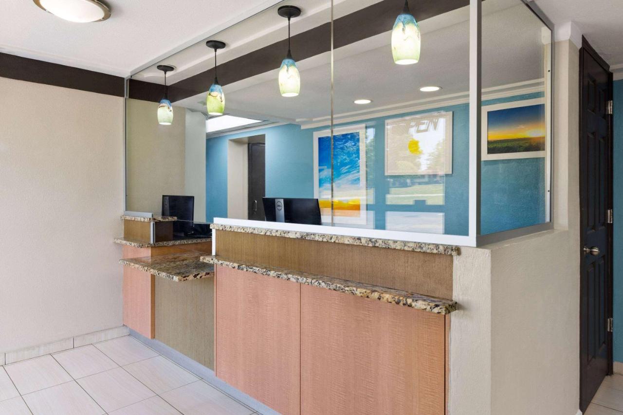 | OYO Hotel Indianapolis International Airport