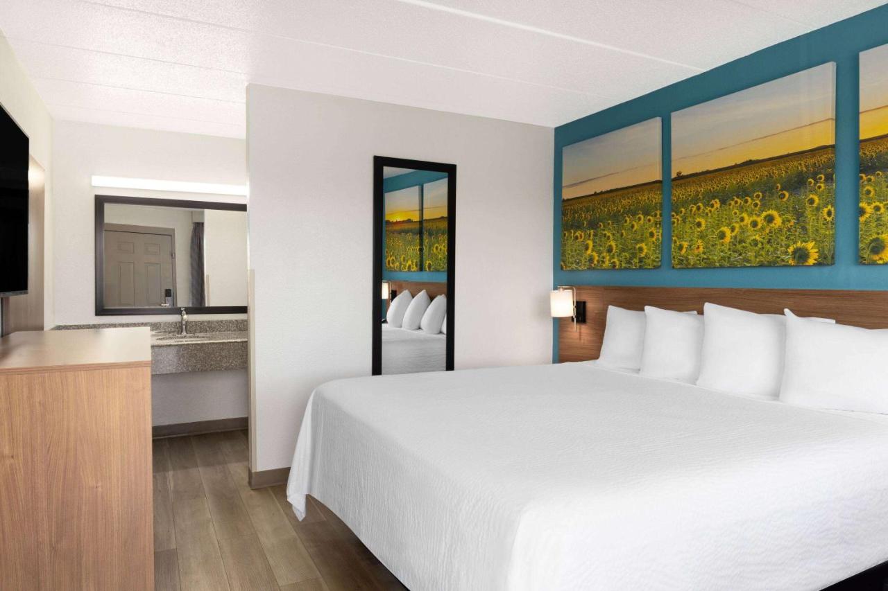 | OYO Hotel Indianapolis International Airport