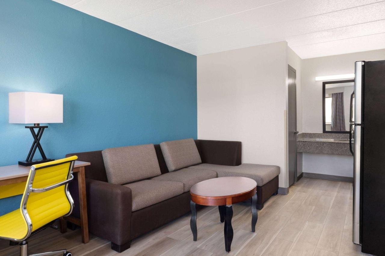 | OYO Hotel Indianapolis International Airport