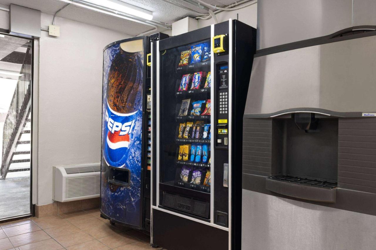 | OYO Hotel Indianapolis International Airport