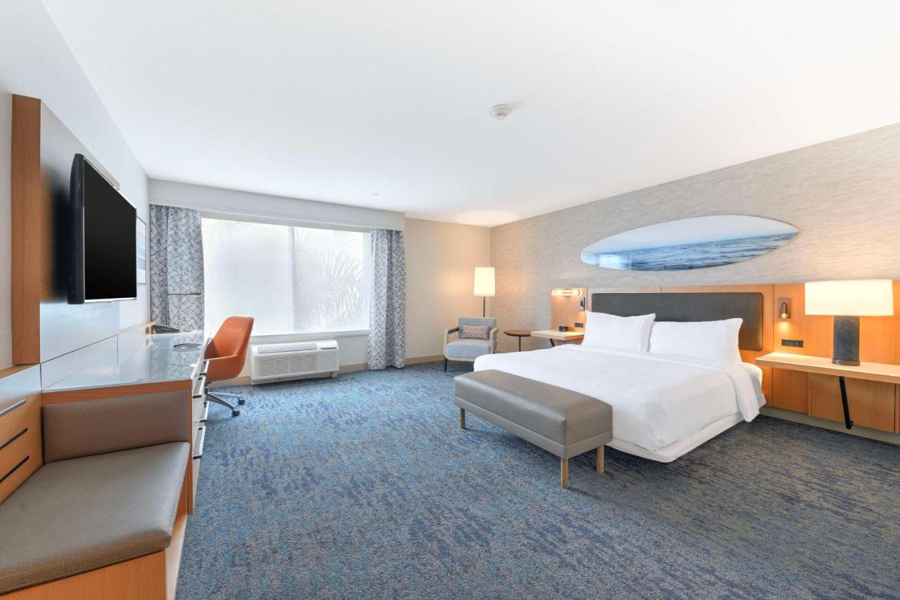 King Room with Bath Tub - Disability Access at Hilton Garden Inn LAX El Segundo