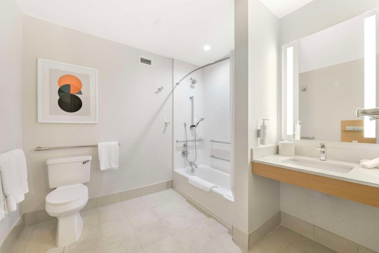 King Room with Bath Tub - Disability Access at Hilton Garden Inn LAX El Segundo