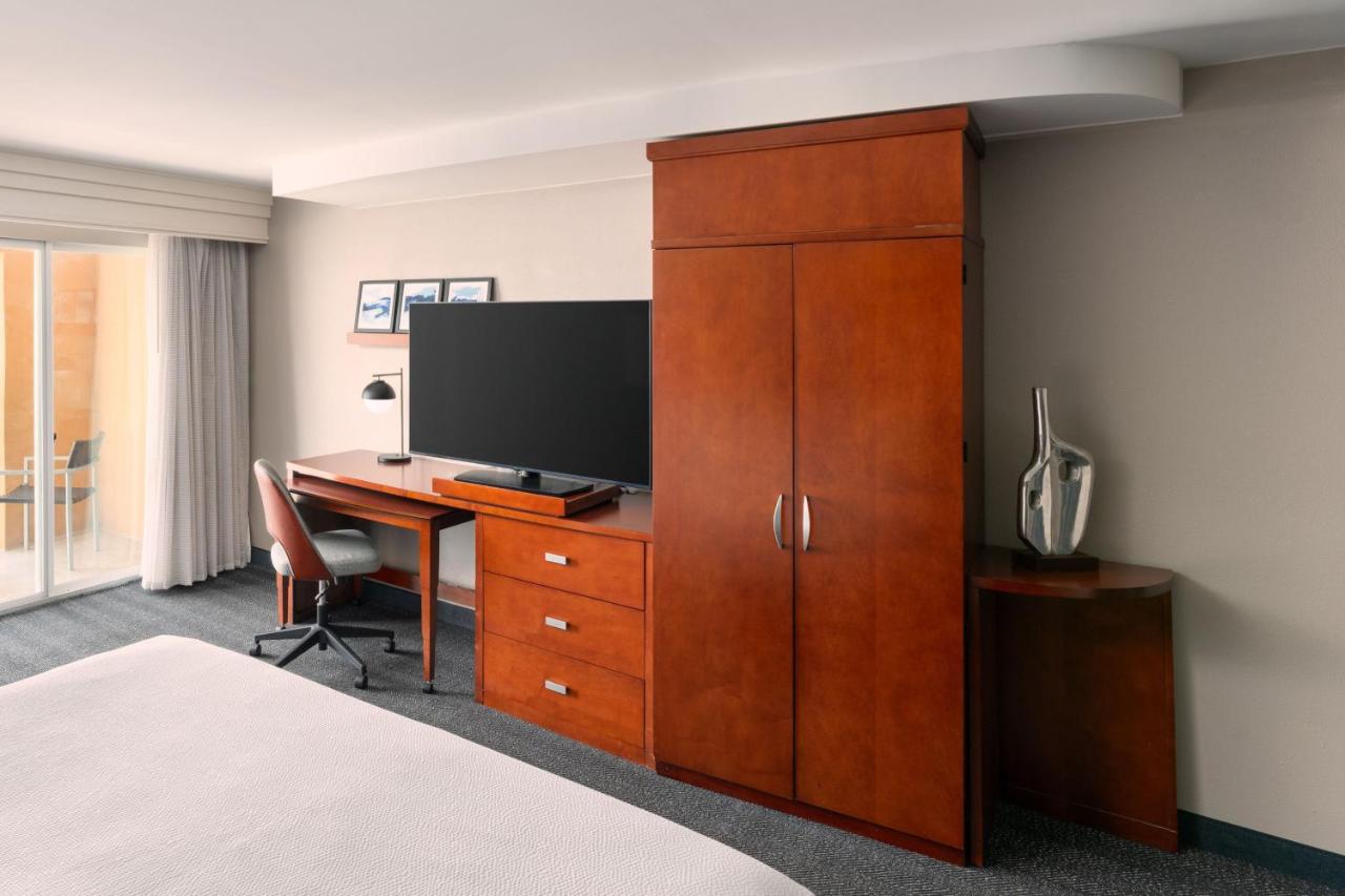 King Room with Sofa Bed and Roll-in Shower - Mobility and Hearing Accessible at Courtyard Jacksonville Orange Park
