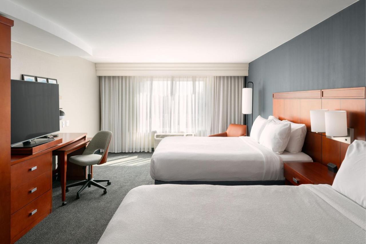 Queen Room with Two Queen Beds and Balcony at Courtyard Jacksonville Orange Park
