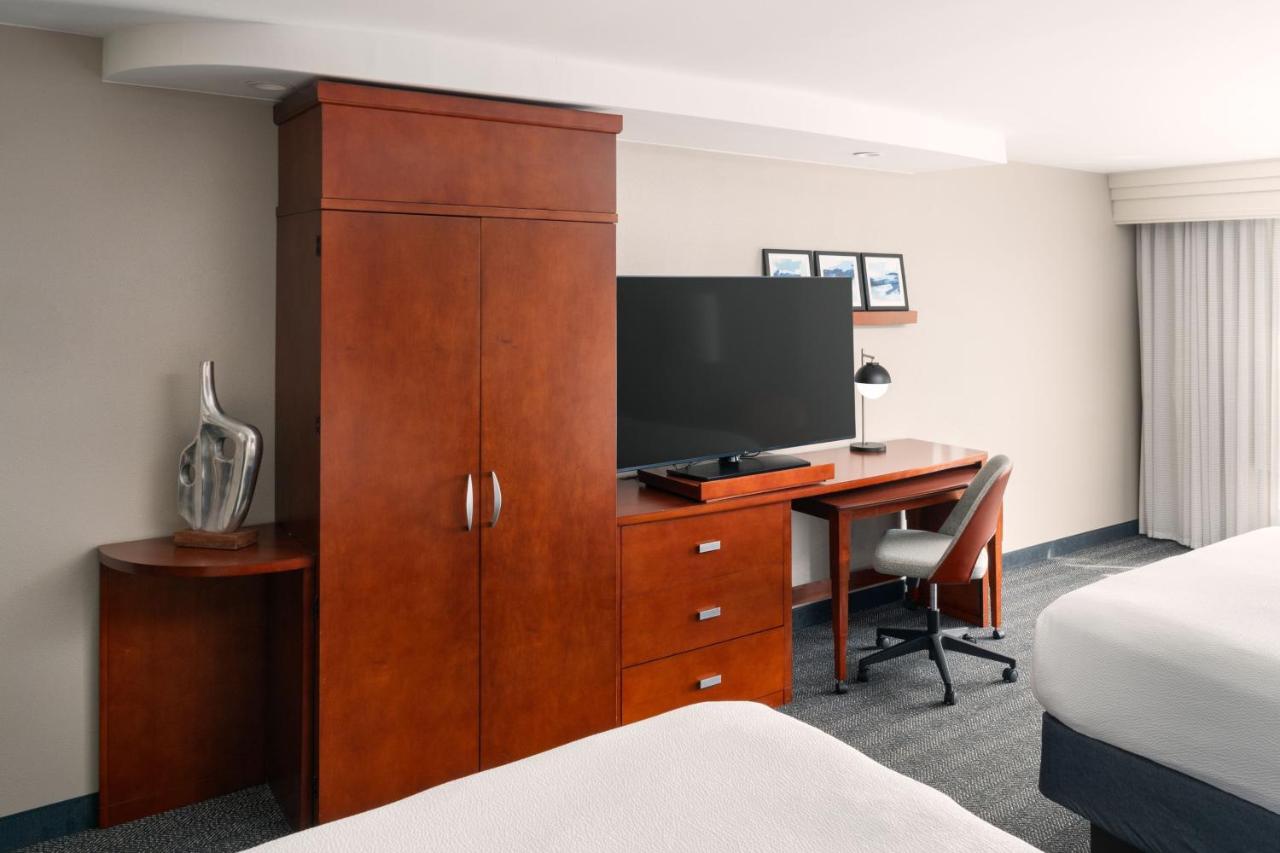 Queen Room with Two Queen Beds and Balcony at Courtyard Jacksonville Orange Park