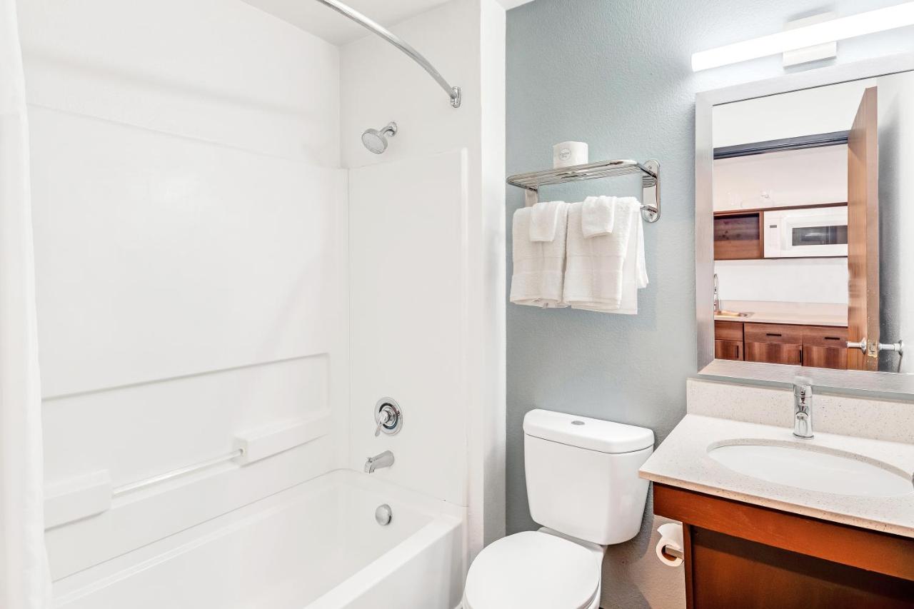 Standard Queen Room - Non-Smoking at WoodSpring Suites Austin North I-35