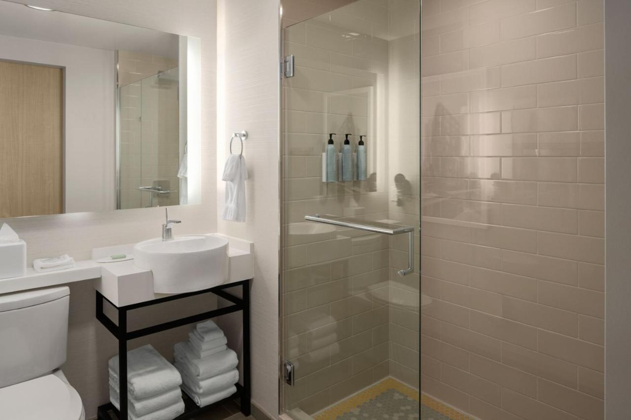 Executive King Suite at Courtyard by Marriott San Diego Gaslamp/Convention Center
