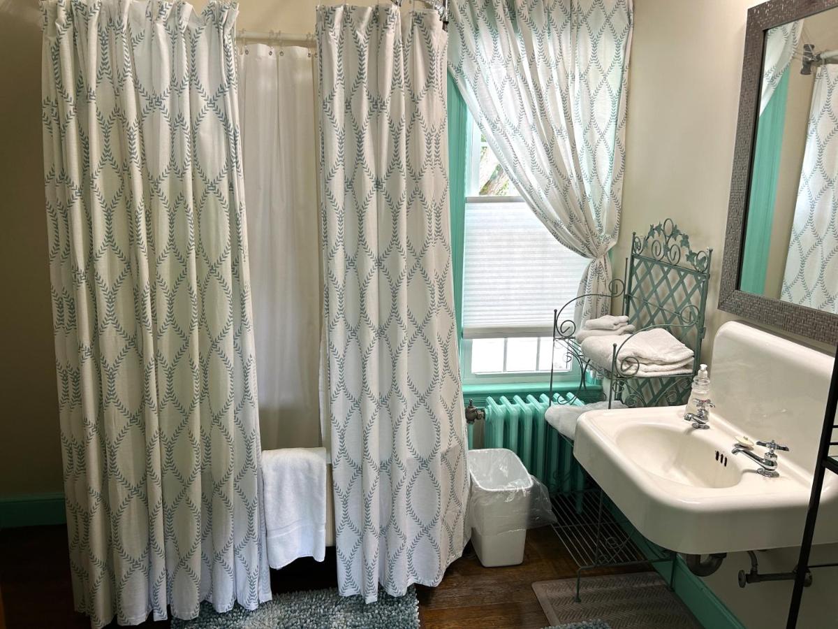  | Harborview Inn