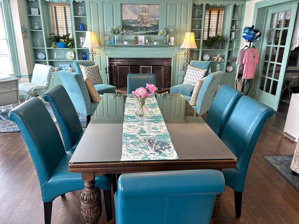  | Harborview Inn