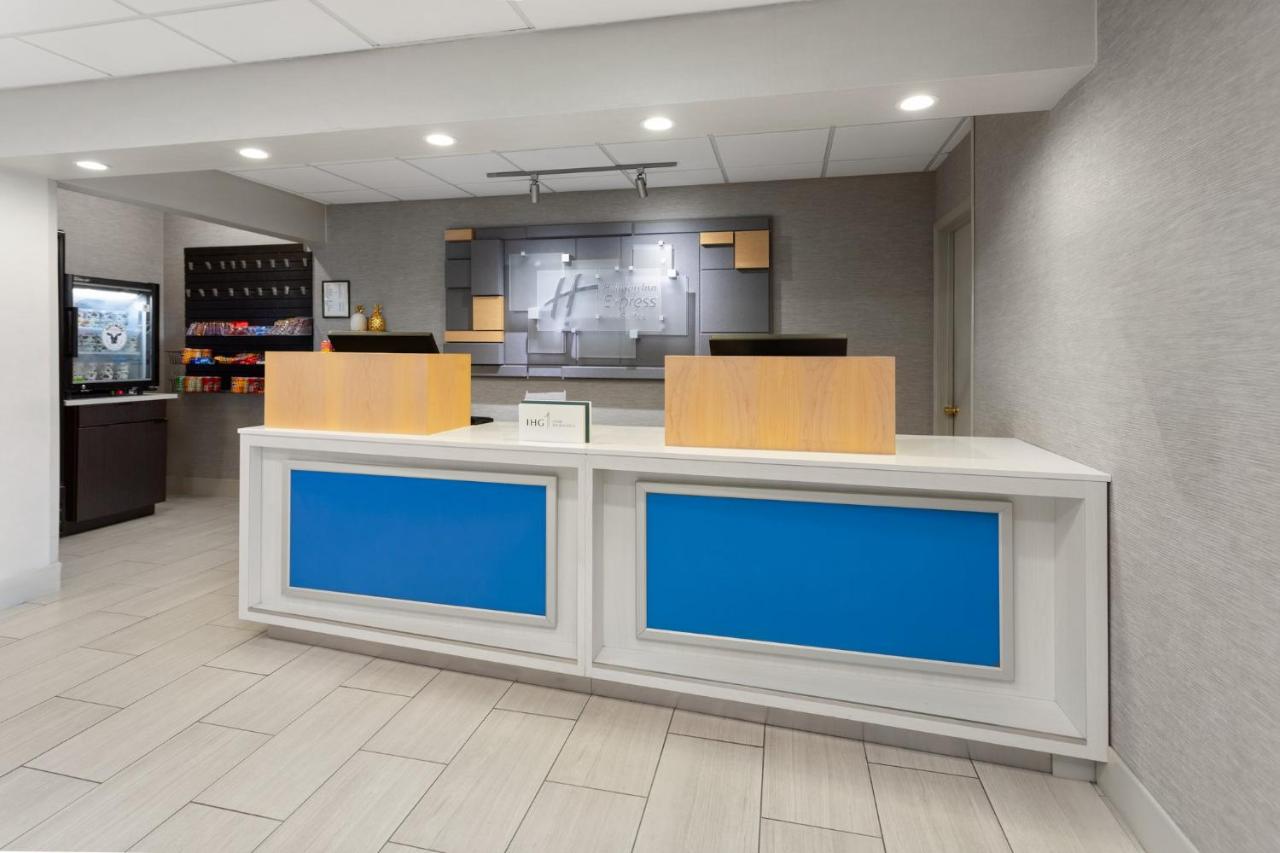 | Holiday Inn Express Hotel & Suites Acme-Traverse City, an IHG Hotel